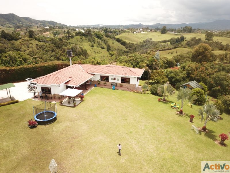 Finca disponible para Ambos en Marinilla Autopista Foto numero 1